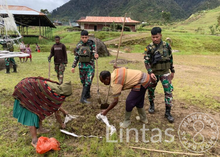 Satgas Habema Ajak Warga Digilimu Kerja Bakti Bersihkan Gereja Sion