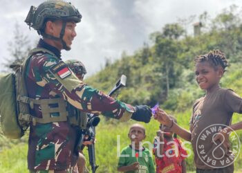 Komsos Satgas Habema Disambut Gembira Anak-Anak Mamba