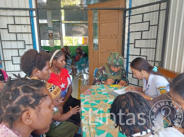 Sinergi Satgas Yonif 323 Dan Puskesmas Sinak Bersama Gelar Imunisasi Polio