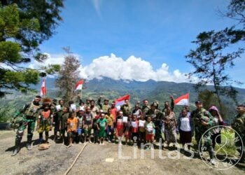 Warga Mombru Bersama Prajurit Habema Semangat Peringati HUT Kemerdekaan RI