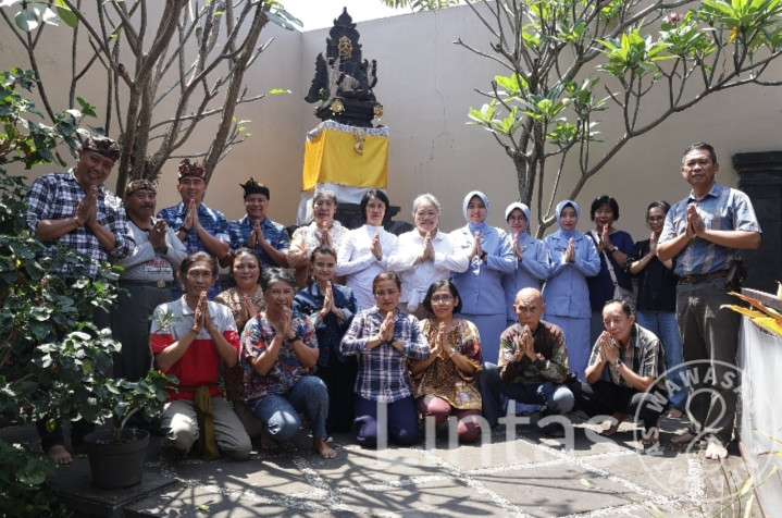 Pupuk Toleransi Beragama, Danlanud Husein Sastranegara Sapa Umat Hindu di Pura