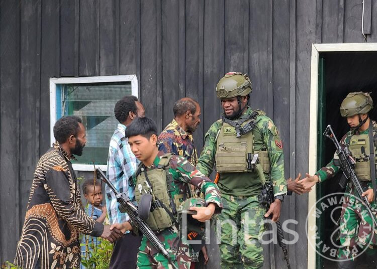 Warga Kogomaru Sambut Gembira Komsos Satgas Habema