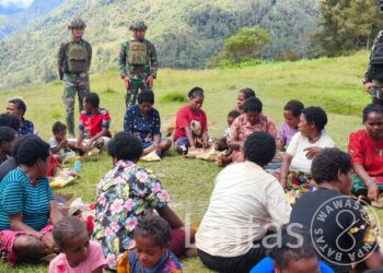 Bentuk Keakraban TK Dangbet Dan Masyarakat Pedalaman Papua, Satgas Yonif 323 Gelar Makan Bersama