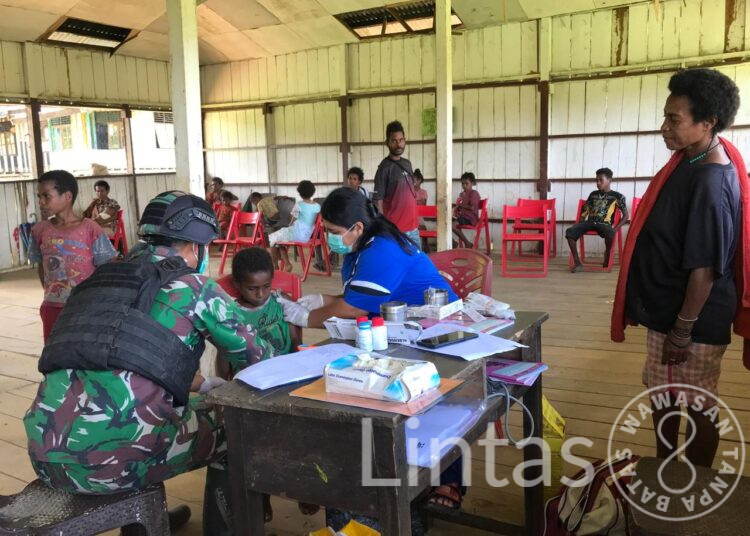 Bersinergi Tingkatkan Kualitas Kesehatan di Perbatasan RI-PNG, Satgas Yonif 310/KK Gelar Posyandu