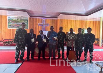 Ajak Masyarakat Semakin Dekat Dengan Tuhan, Satgas Yonif 323 Ibadah Bersama Masyarakat