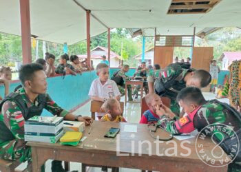 Satgas Yonif 310/KK Gelar Baksos Pelayanan Kesehatan Bagi Warga Perbatasan