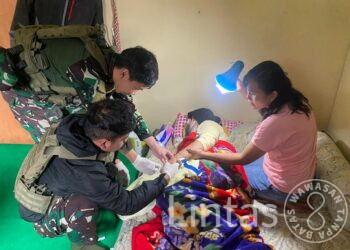 Warga Buwisiga Sambut Gembira Pelayanan Kesehatan Satgas Habema