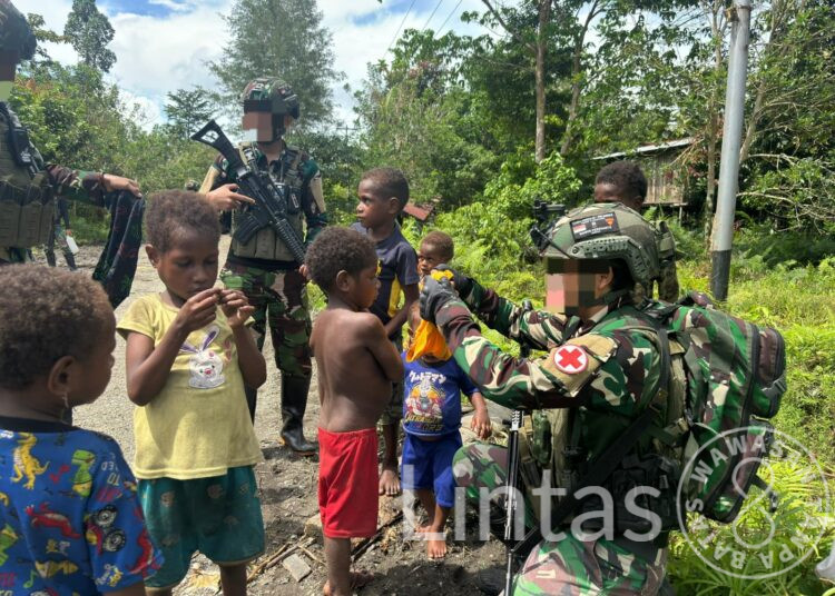 Komsos Satgas Marinir Habema Disambut Gembira Anak-Anak Muara