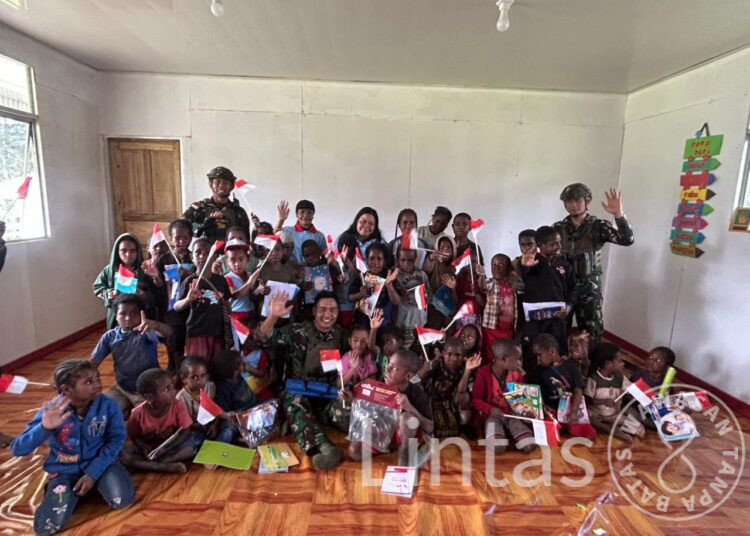 Satgas Yonif 323 Peduli Pendidikan Anak Pedalaman Papua