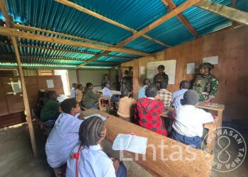 Satgas Yonif 323 Bantu Kembangkan Pendidikan Anak Papua