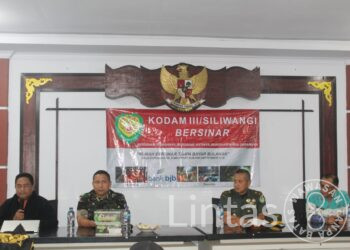 HUT Ke-79 TNI, Lamtera Kodam III/Siliwangi Terangi Desa Cupunagara