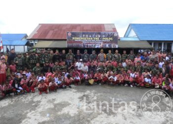 Warga Kenyam Sambut Gembira Bantuan Menhan Melalui Satgas Habema