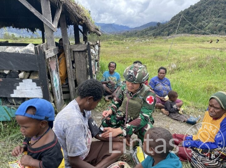 Komitmen Satgas Yonif 323 Buaya Putih Untuk Sehatkan Masyarakat Papua