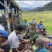 Komitmen Satgas Yonif 323 Buaya Putih Untuk Sehatkan Masyarakat Papua