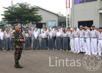 Lanud Husein Sastranegara Gali Potensi Dirgantara Siswa SMP Dan SMA Angkasa melalui Kunjungan Edukatif
