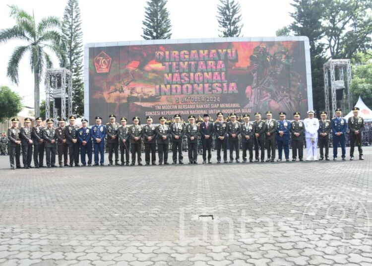 Upacara HUT Ke-79 TNI di Kodam III/Siliwangi
