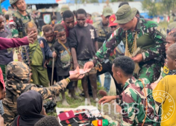 Program ROSIKATA Satgas Habema Disambut Antusias Warga Mamba