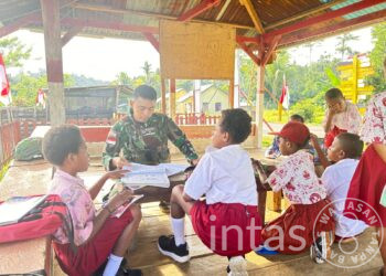 Papua Pintar Satgas Habema Disambut Gembira Siswa SD Sorry