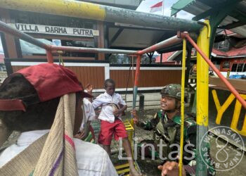 Komsos Satgas Habema Disambut Gembira Anak-Anak Mamba