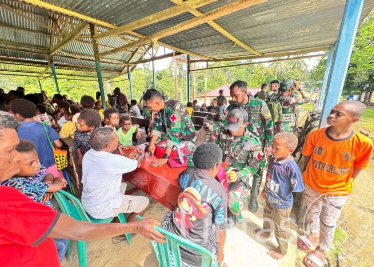 Pelayanan Kesehatan Satgas Habema Bahagiakan Warga Ayata