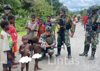 Komsos Satgas Marinir Habema Disambut Gembira Anak-Anak Muara