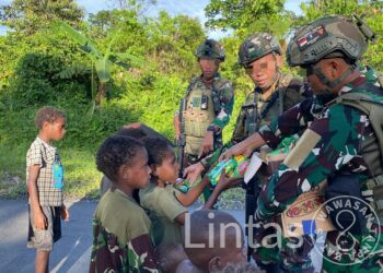 Anak-Anak Keikey Sambut Gembira Komsos Satgas Marinir Habema