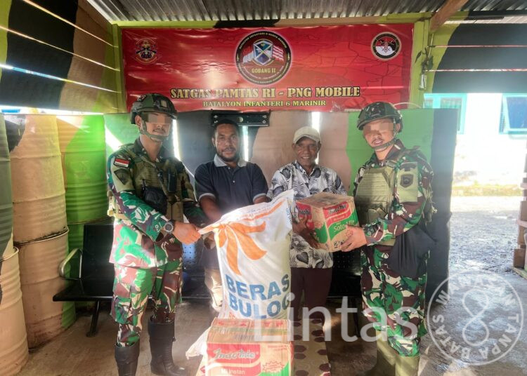 Bagikan Sembako, Satgas Habema Jalin Kasih Dengan Warga Kiribun