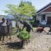 Warga Dim Bersama Satgas Habema Gotong Royong Bersihkan Gereja Kenyam
