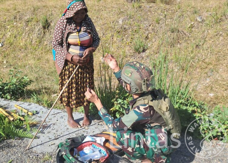 Pengobatan Satgas Habema Bahagiakan Warga Pesiga