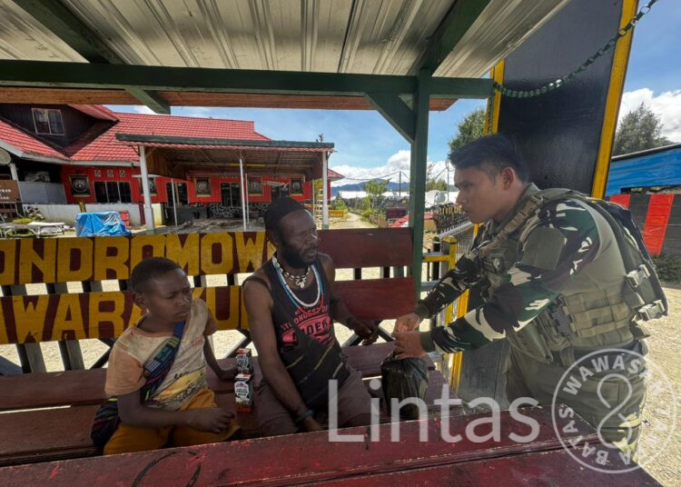 Komsos Satgas Habema Disambut Gembira Warga Yoparu