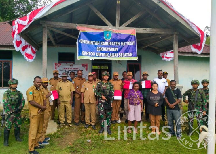 Komsos Satgas Habema Disambut Gembira Aparat Distrik Aifat Selatan