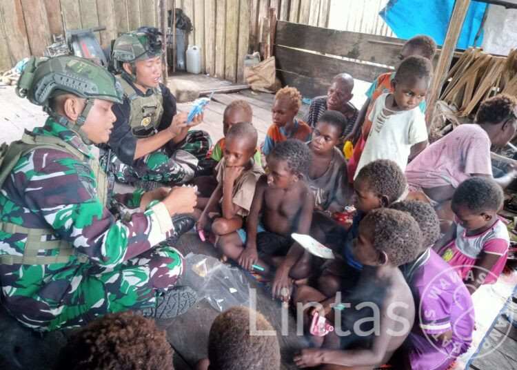 Komsos Satgas Habema Disambut Antusias Warga Bombam