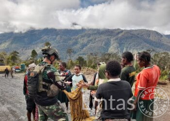 Komsos Satgas Habema Disambut Gembira Warga Bilogai