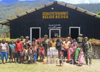 Minggu Kasih TK Dangbet Satgas Yonif 323, Dengan Berbagi Sembako Dan Pengecatan Gereja