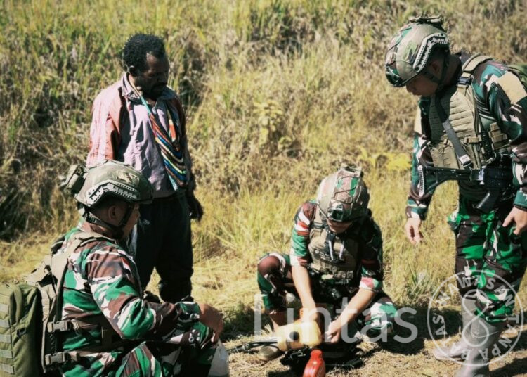 Komsos Satgas Habema Disambut Gembira Warga Mindau