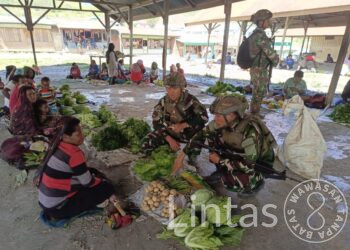 Kegiatan Rosita Yonif 323 Buaya Putih, Dukung Perekonomian Masyarakat Sinak