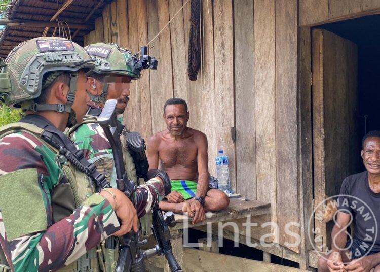 Komsos Satgas Marinir Habema Disambut Gembira Warga Kiribun