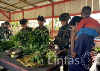 Rosita Satgas Habema Bahagiakan Warga Sralala