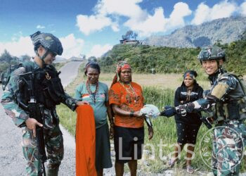 Komsos Satgas Habema Disambut Gembira Warga Buwisiga