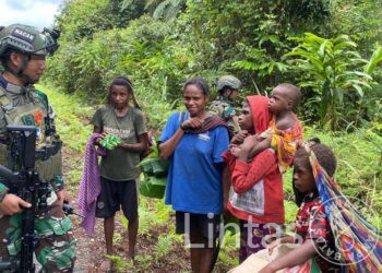 Komsos Satgas Marinir Habema Disambut Gembira Warga Kokamu