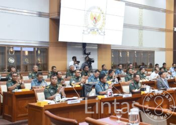 Wakasad Dampingi Menhan RI Rapat Kerja Dengan Komisi I DPR RI Bahas Strategi Pertahanan 2025