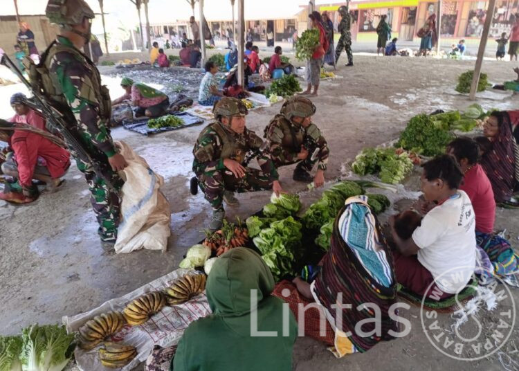 Rosita Satgas Habema Bantu Perekonomian Warga Jenggerpaga
