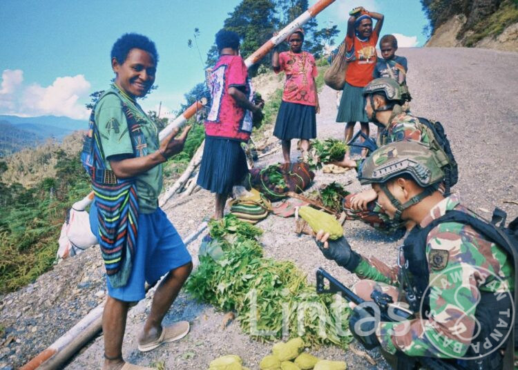 Rosita Satgas Habema Bantu Perekonomian Warga Buwisiga