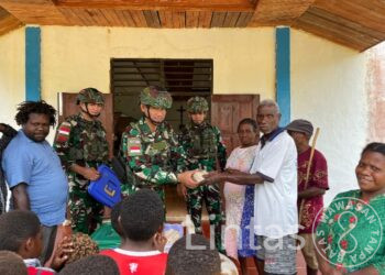 Warga Kamat Gembira Sambut Makan Gratis Satgas Habema