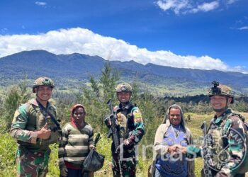 Paket Sembako Satgas Habema Disambut Antusias Warga Jigunggi