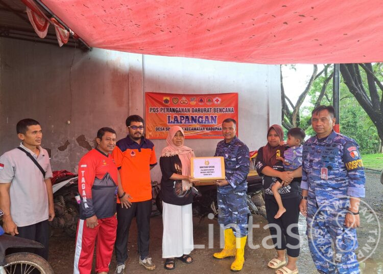 Personel Lanud Husein Sastranegara Tembus Daerah Terisolir Korban Bencana Alam di Kabupaten Cianjur