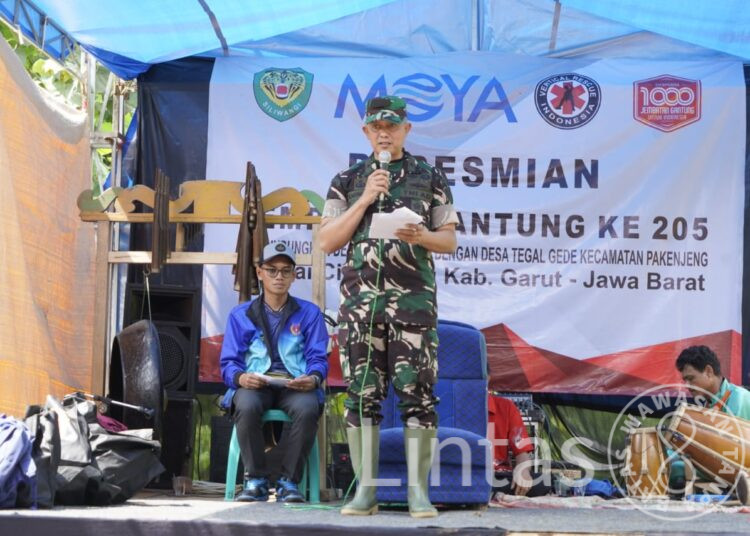 Kasdam III/Siliwangi Resmikan Jembatan Gantung ke-205 di Sungai Cikandang