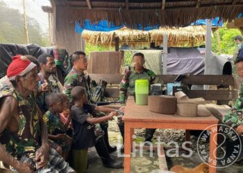 Warga Tomonsatu Sambut Gembira Komsos Marinir Habema