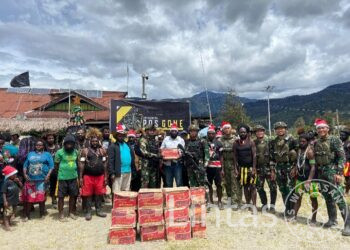 Natal bersama warga Gome, Yonif 323/Buaya Putih Mengadakan Acara Bakar Batu