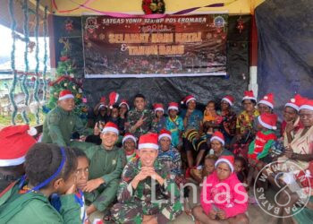 Suka Cita Natal Prajurit Yonif 323/Buaya Putih Bersama Masyarakat